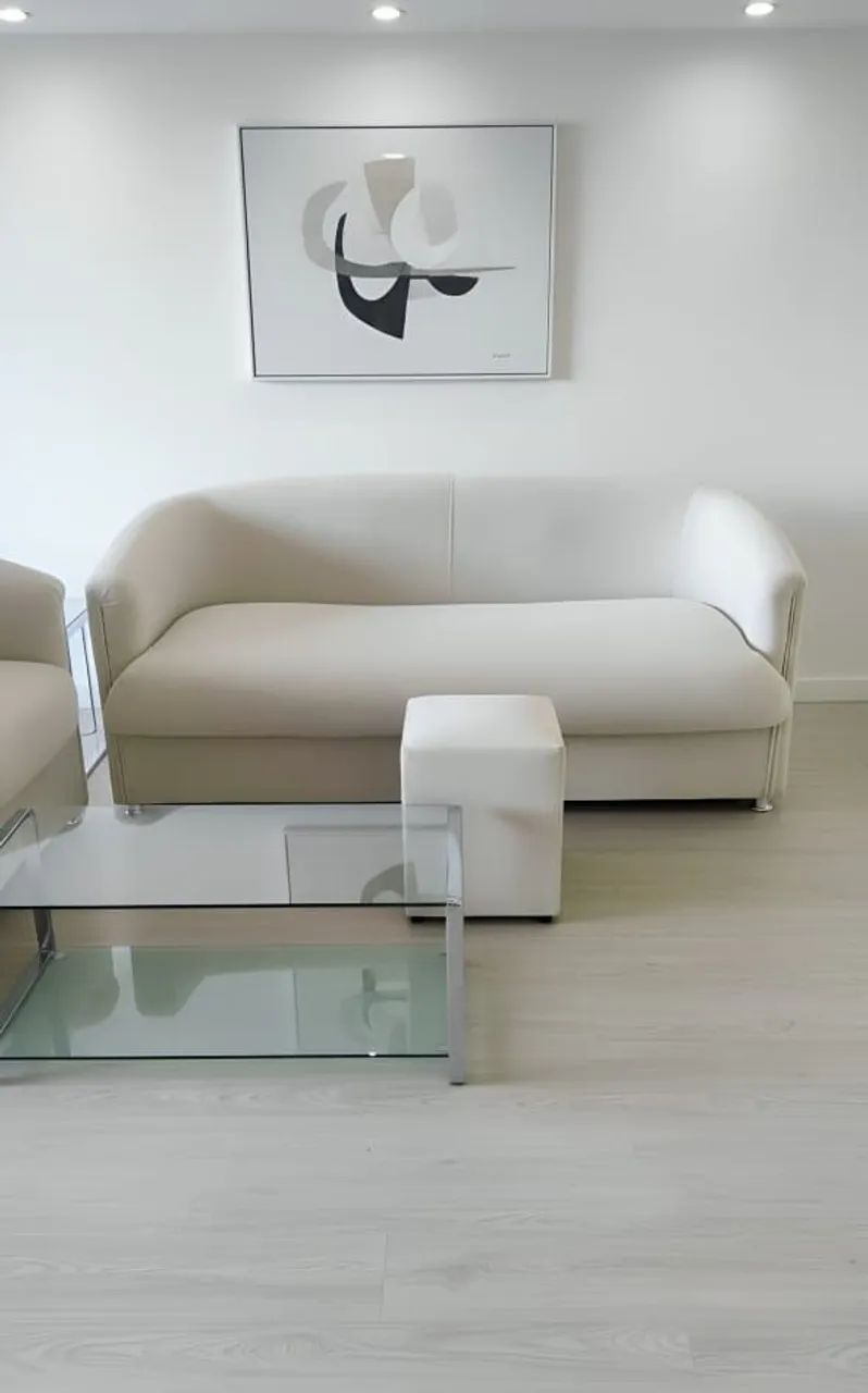Sofá tipo poltrona 3 lugares com puff - Foto 2