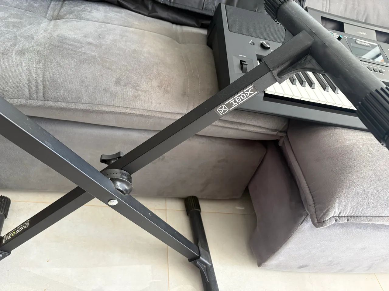 Vendo Teclado Yamaha PSR E473 - Foto 3