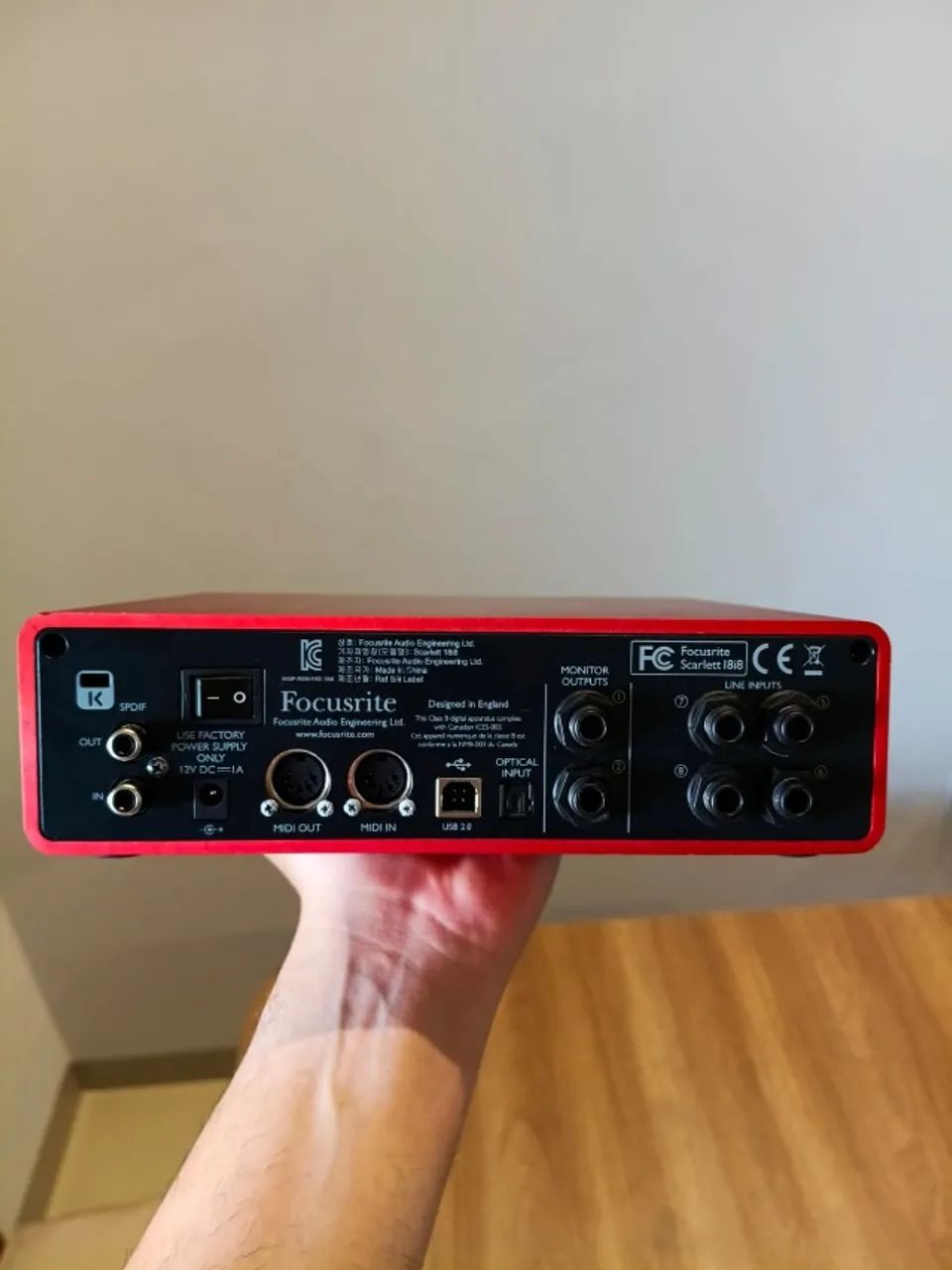 Interface de Áudio Focusrite Scarlett 18i8 2 Geração Impecável - Foto 3