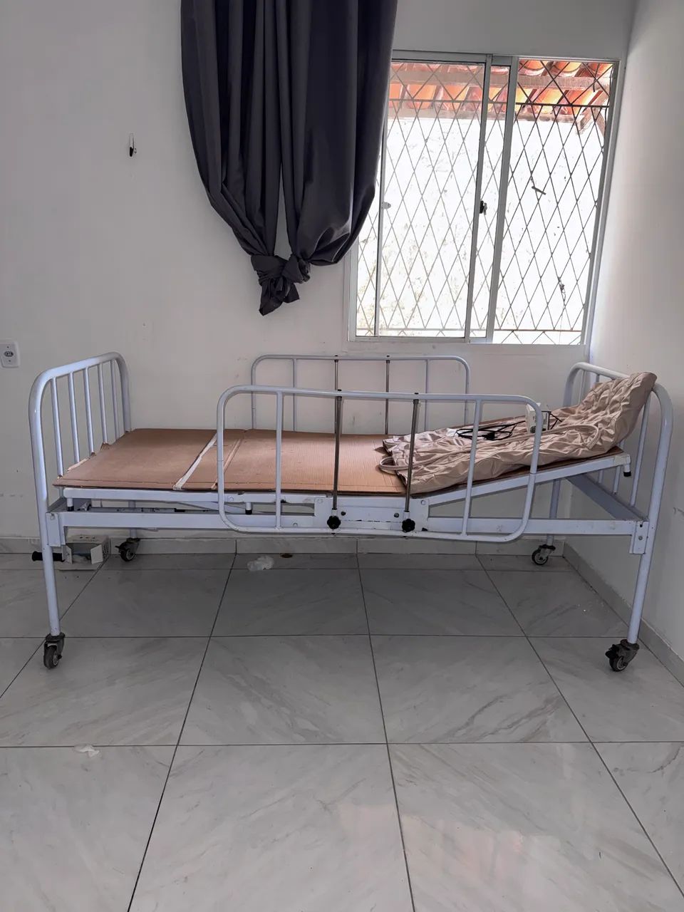 Cama hospitalar com colchão casca de ovo  - Foto 4