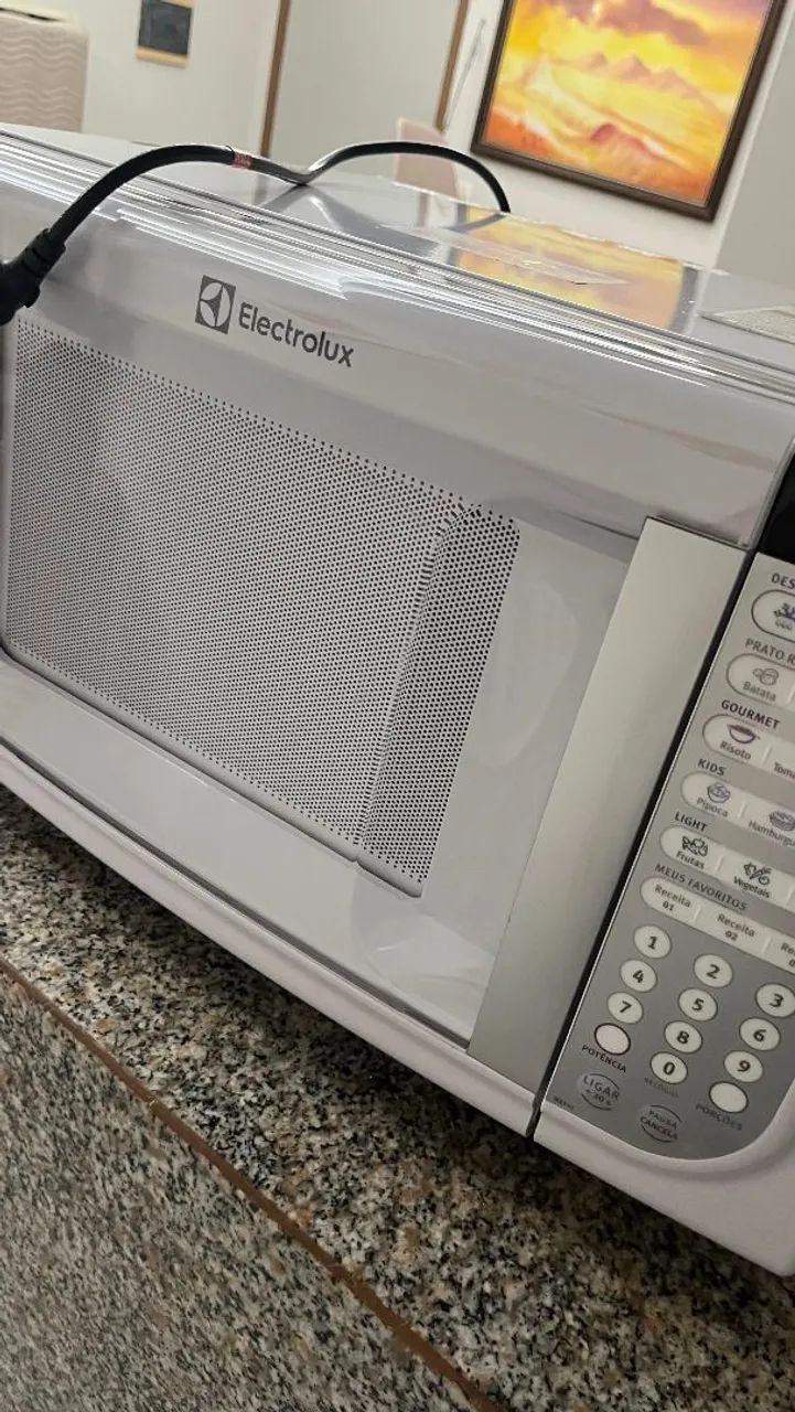 Microondas Electrolux 32 litros novíssimo. Usado poucas vezes. 