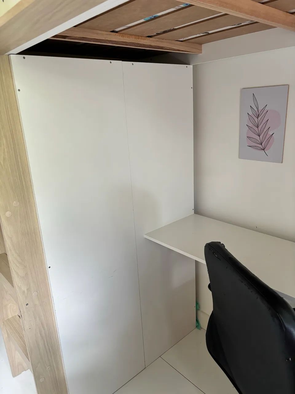 Cama infantil elevada com escrivaninha e roupeiro - Foto 4