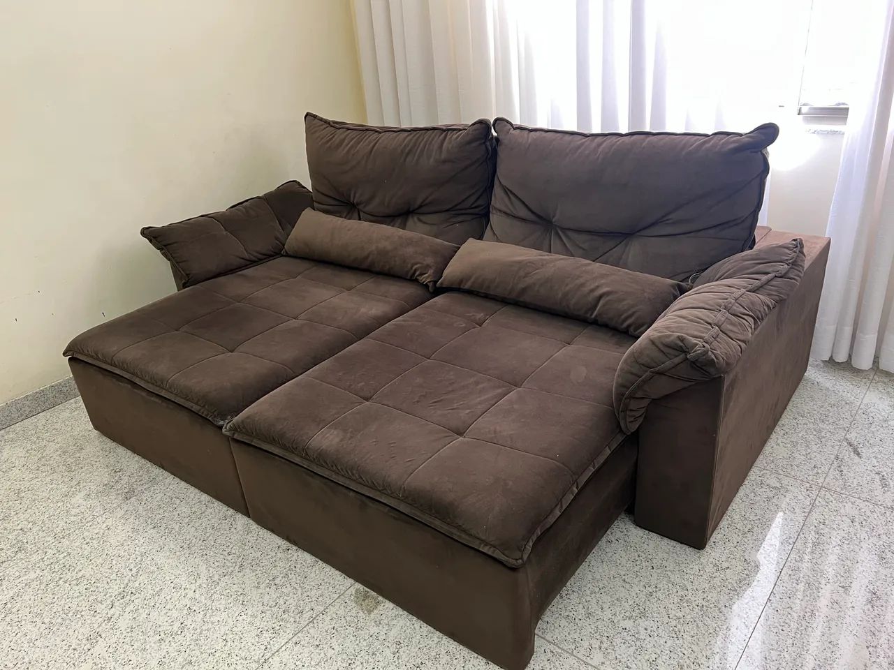 Sofá retrátil de 2,50 metros tecido suede 