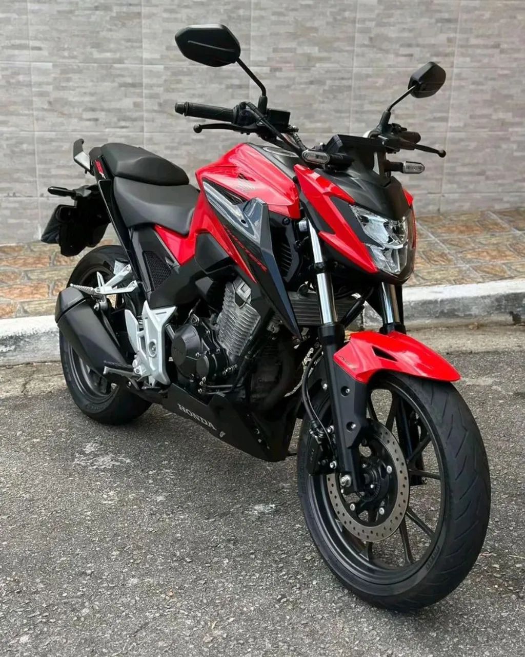HONDA CB 300F 2024