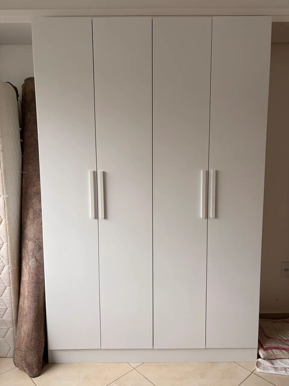 Guarda roupa solteiro branco