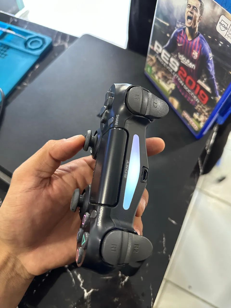 PlayStation 4 - com 2 controles - Foto 4
