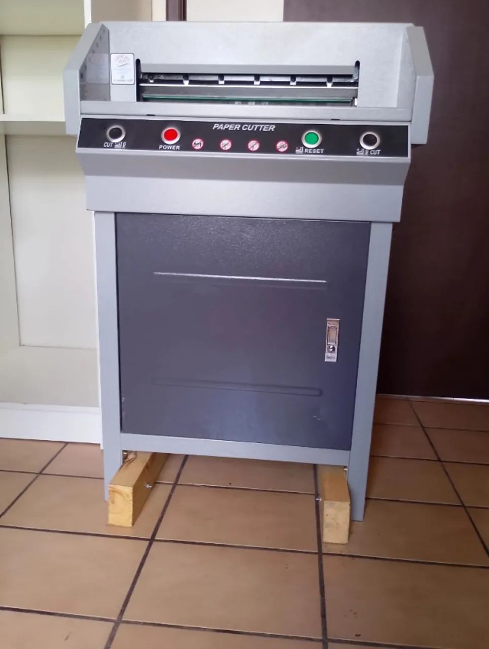 Guilhotina Elétrica Standard 450 V+