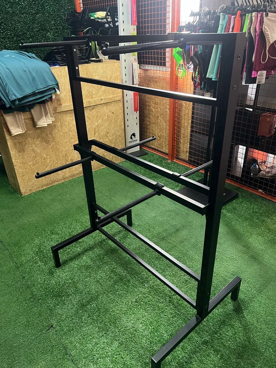 Expositor central para Roupas  - Foto 2