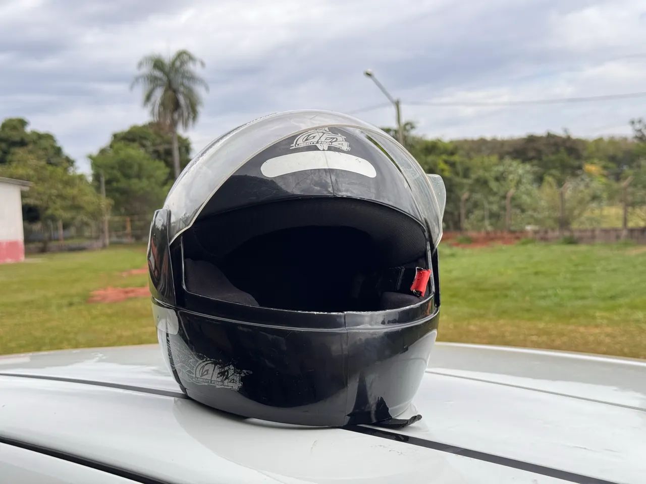 Capacete preto seminovo  - Foto 2