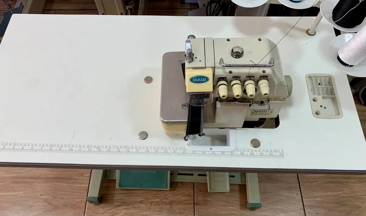 Máquina de costura Overlock ponto cadeia - Foto 4