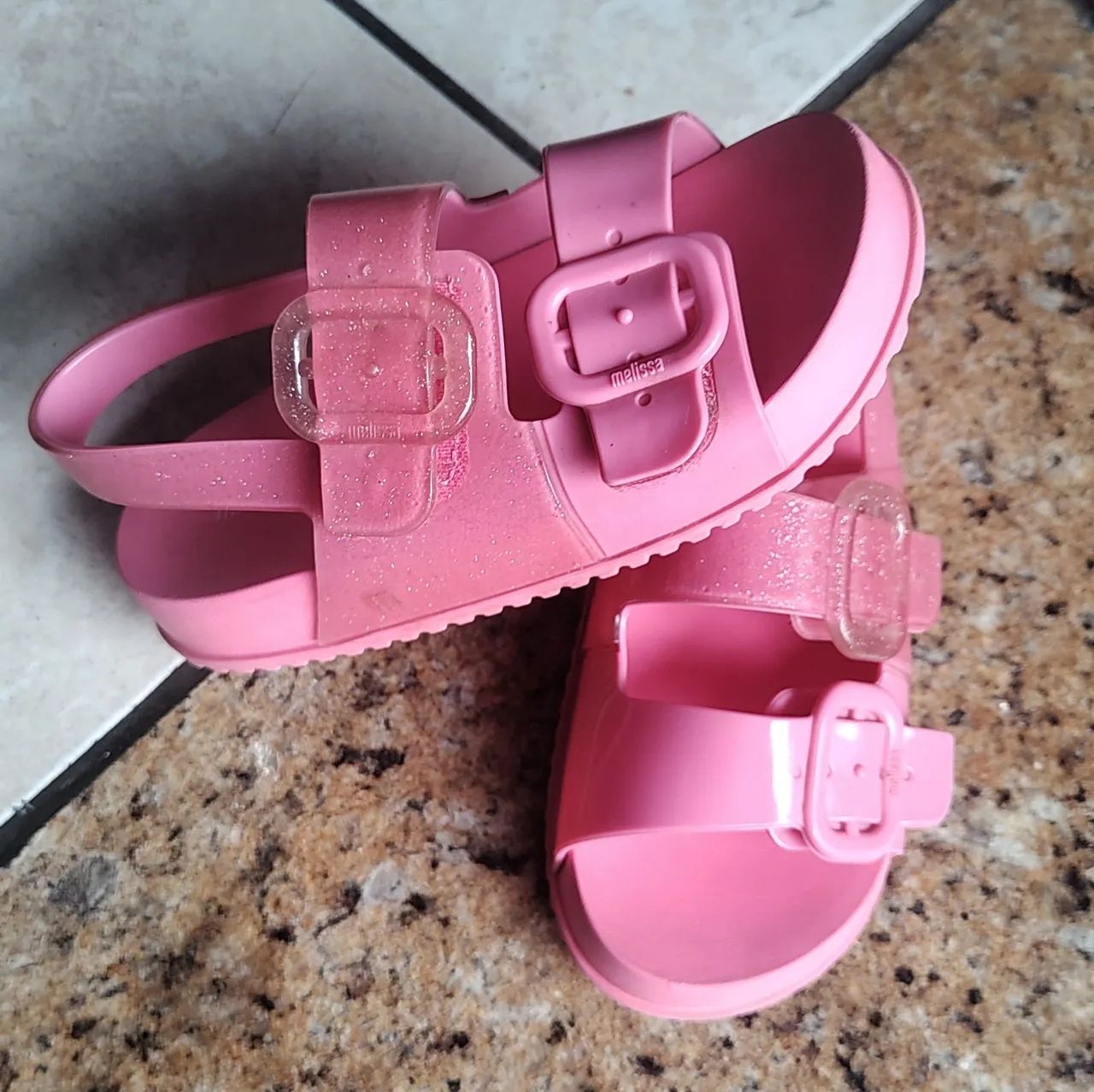 Mini Melissa Cozy Sandal Baby na cor rosa com glitter.  - Foto 5
