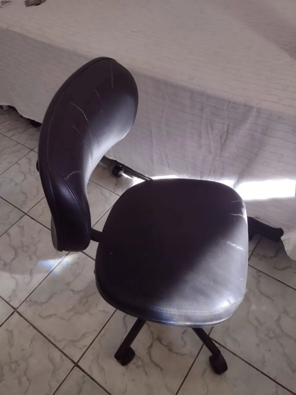 Escrivaninha e cadeira  - Foto 3