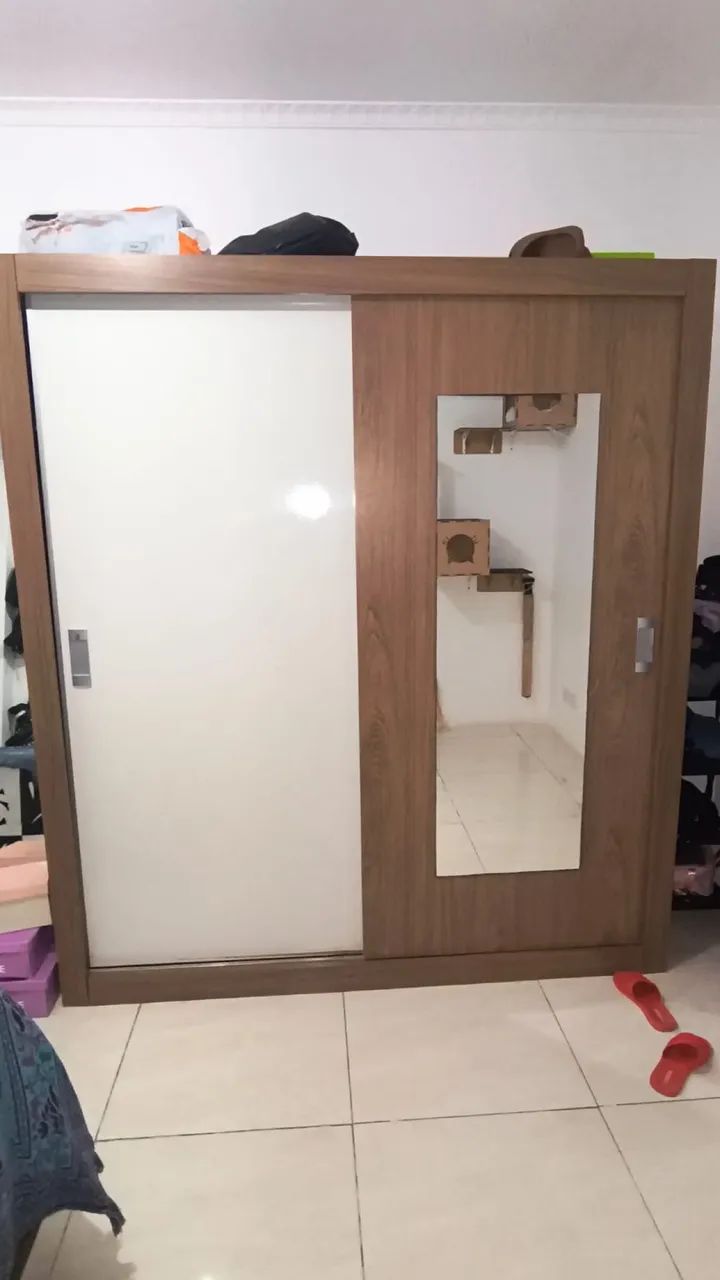 Guarda-roupa Casal Com Gavetas Internas E Cabideiro Grande