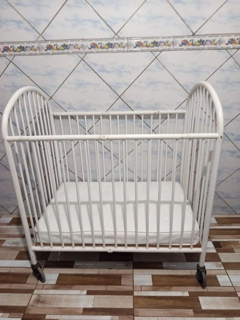 Berço com colchão 