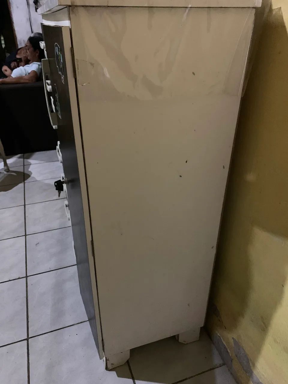 Cômoda Preta e Branco com 6 gavetas e 1 Sapateira. Em ótimo estado Valor a Combinar - Foto 4
