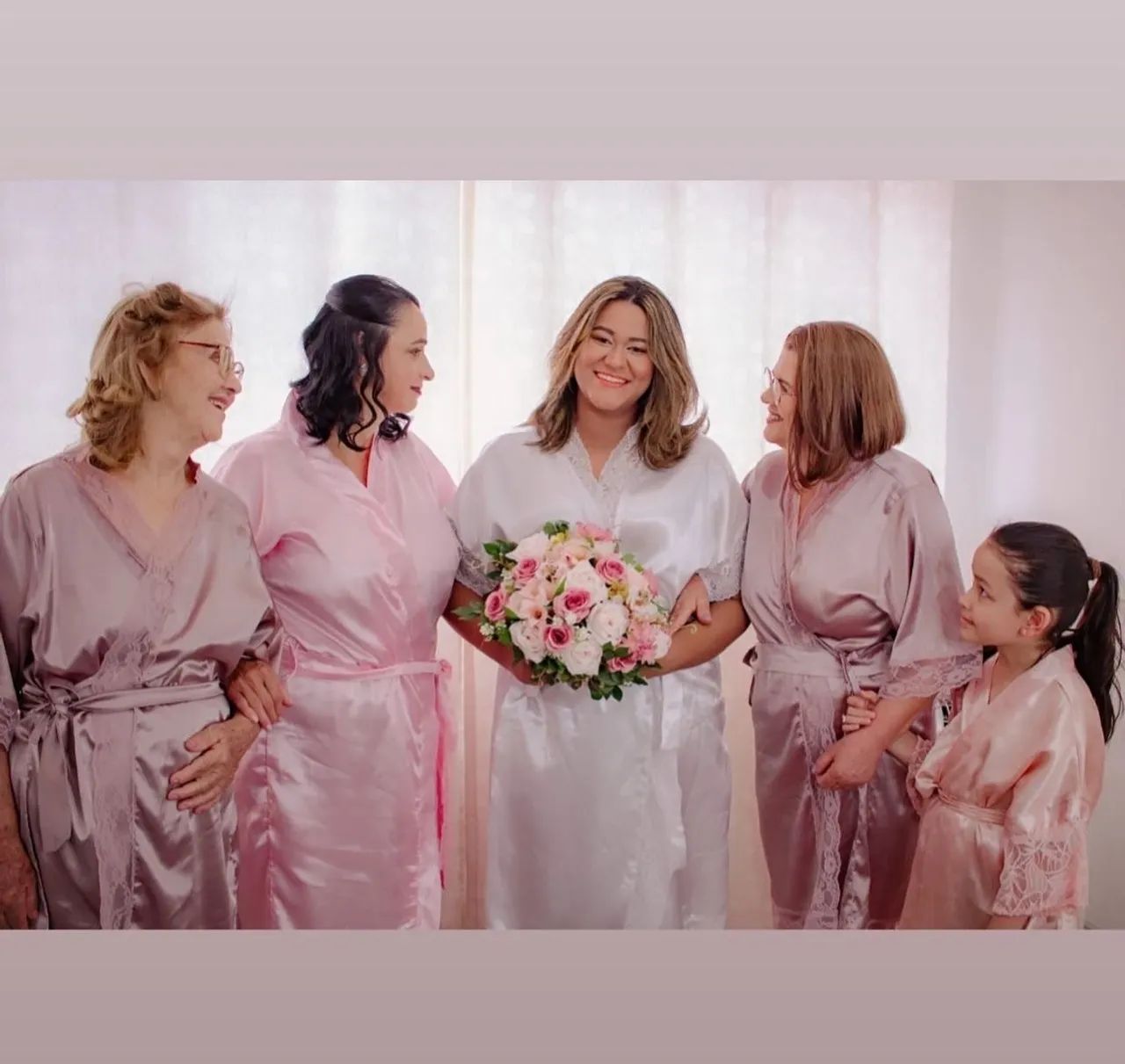 Robe de cetim branco/ rosa - Foto 4