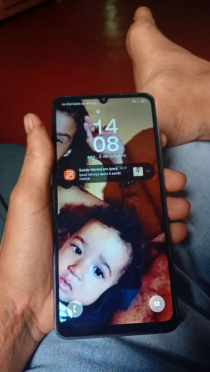 Vendo celular semi novo