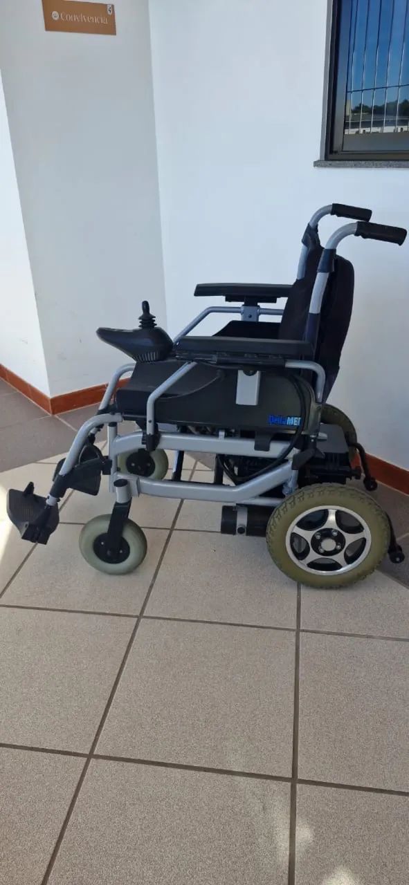 Cadeira de rodas motorizada - Foto 2