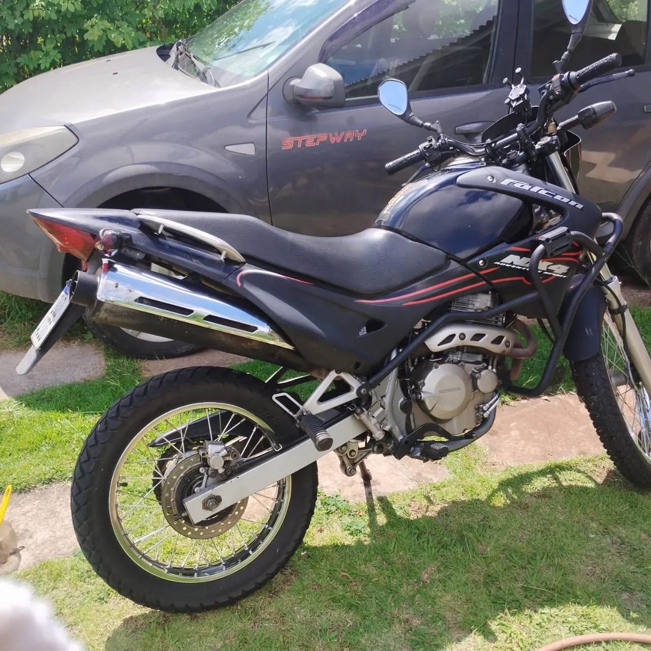 Moto Falcon 400 conservada 