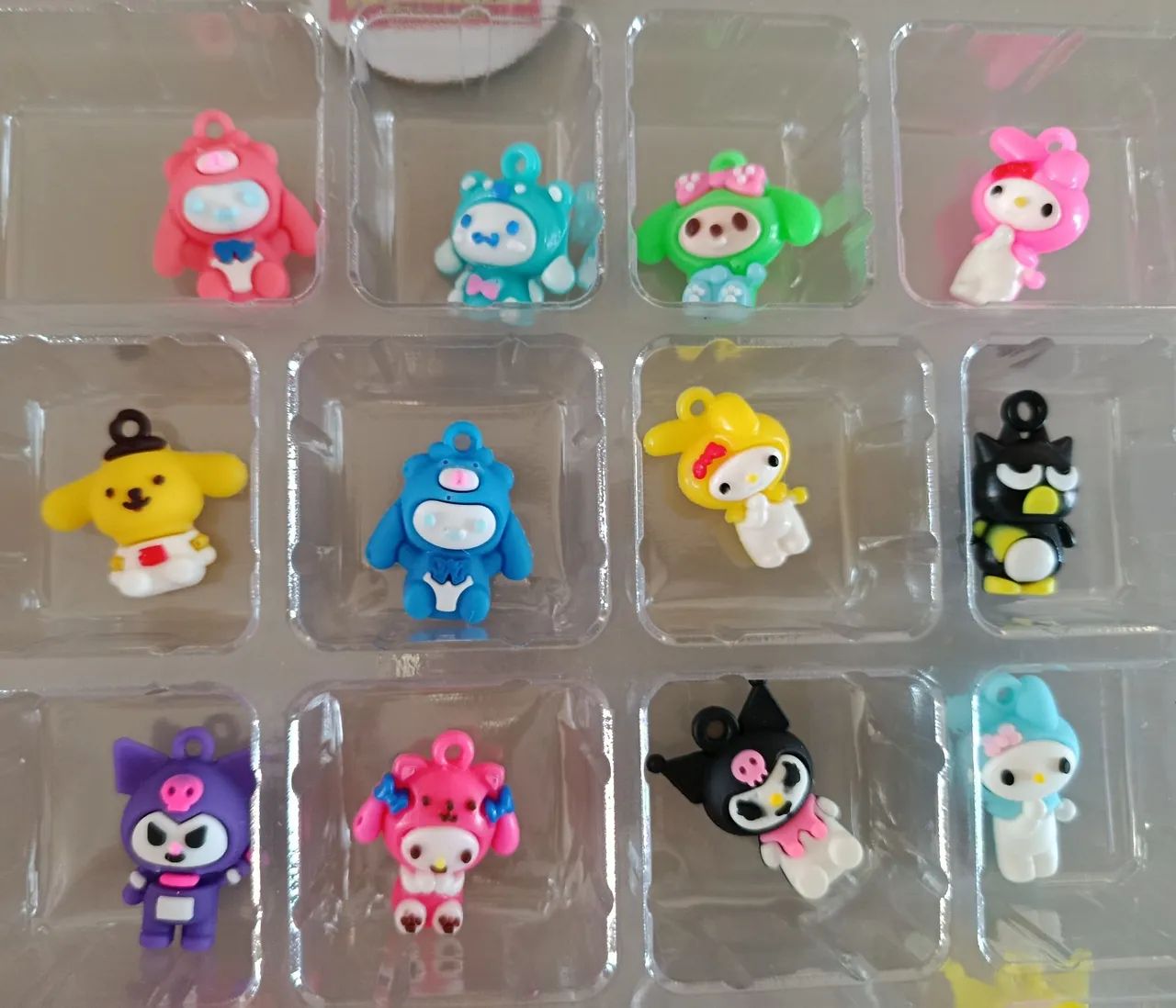 Hello Kitty caixa box com 24 chaveiros ! + Brinde  - Foto 4
