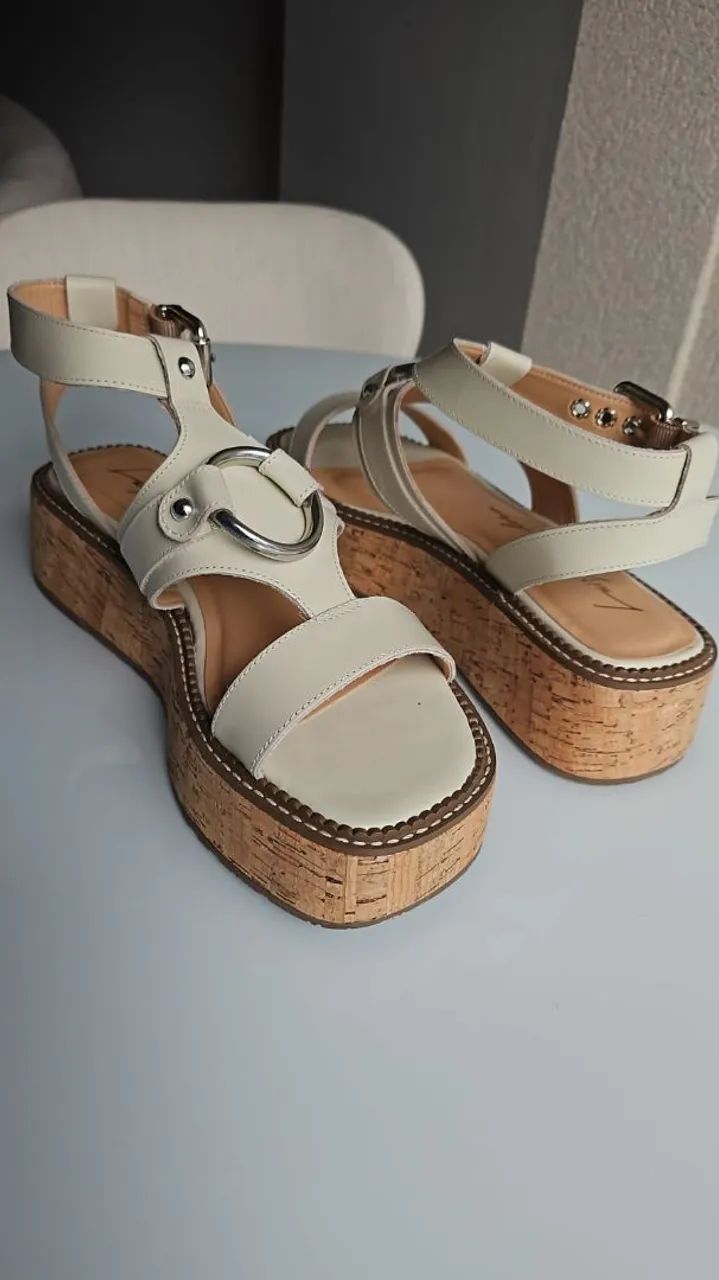 Sapatos e Bolsa pouco usados - Foto 2
