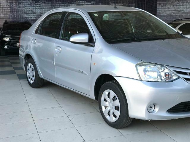 Toyota etios 1.5 xs 2014 sedan flex unico dono - Foto 3