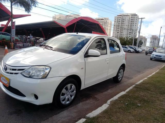 Toyata Etios 1.3x 2014 COMPLETO! - Foto 6