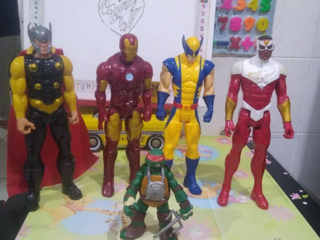 bonecos super heróis