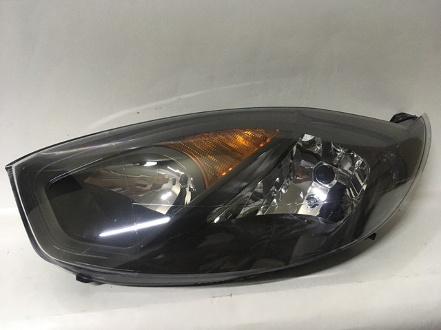 Farol Ford Fiesta máscara negra