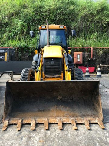 Retroescavadeira JCB 4x4 - Foto 5