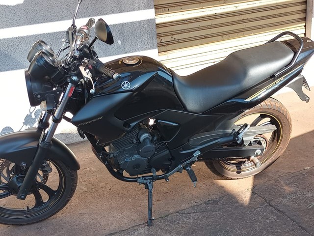 VENDE SE MOTO FAZER 250 ZERA