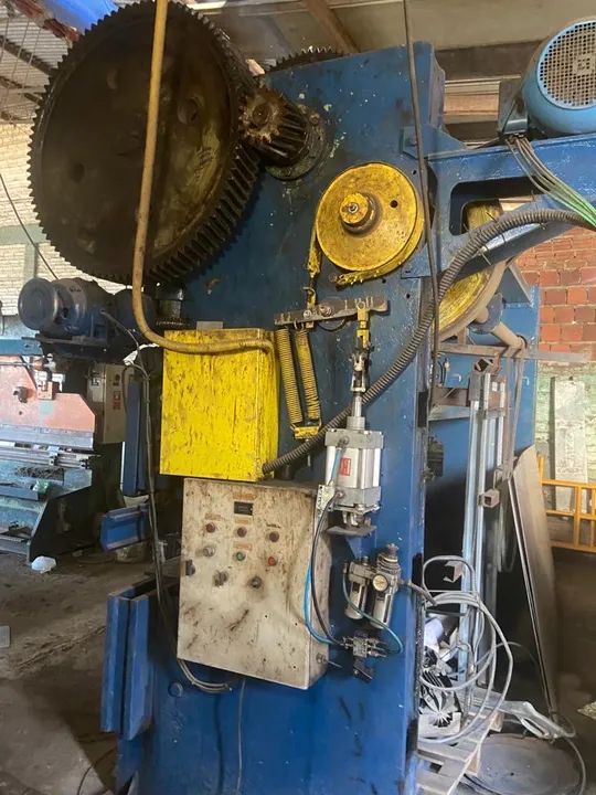 Dobradeira fobesa 100 tonelada dobra 1/4  - Foto 2