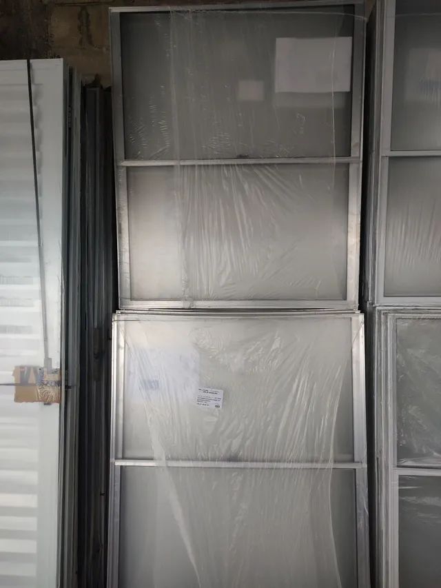 No dinheiro 10% de desconto Vendo janelas 100/120 alumínio natural valor R$289 reais  - Foto 3