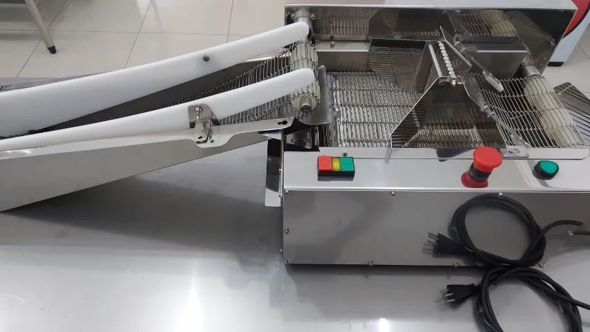 Empanadeira de mesa para salgados - bralyx - Empanamix - Foto 2