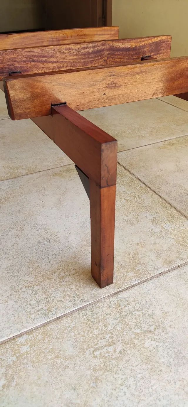 Mesa de centro anos 70 ,com tampo de Mármore Branco 