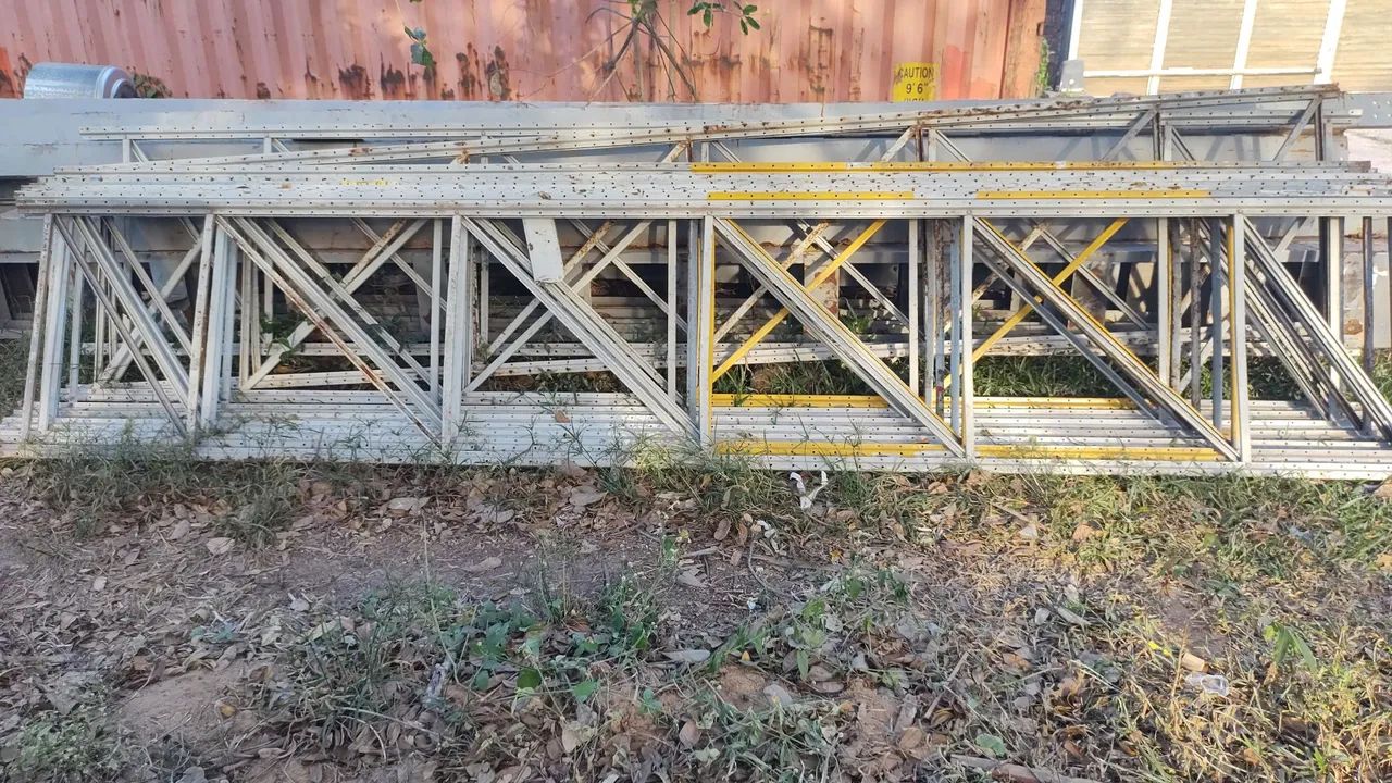 Estrutura metalica semi nova