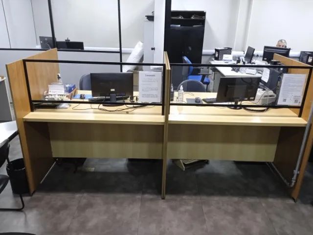 Balcão de atendimento c/ 1 lugar em MDF / Acrílico Marrom 130 cm x 135 cm x 110 cm - Foto 5