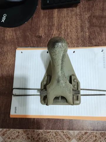 Furador de papel em ferro fundido coleção antigo