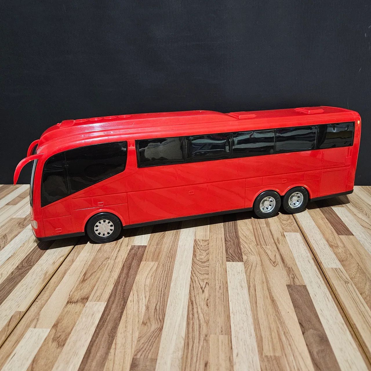Ônibus Grande Realístico Novo - Foto 4