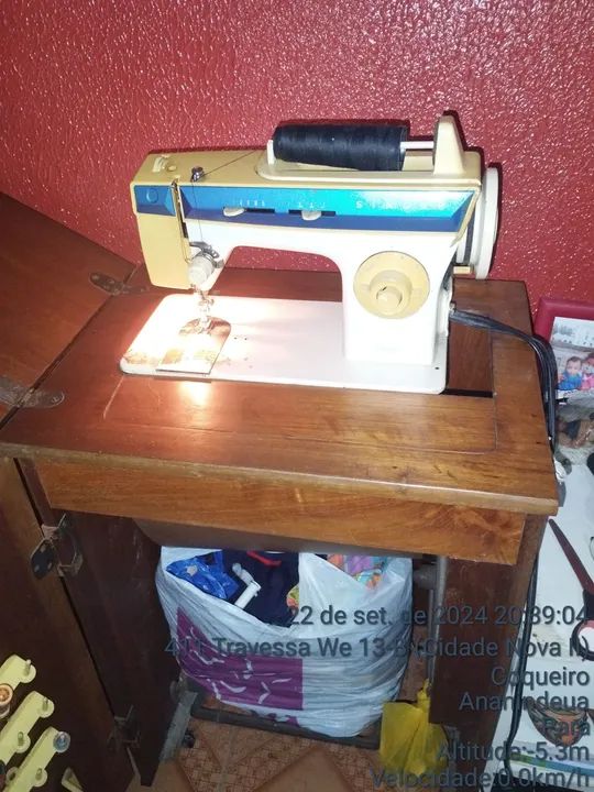 Vendo Máquina de Costura Singer  - Foto 4