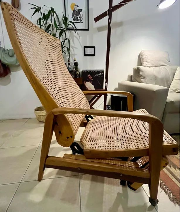 Espreguiçadeira de madeira com palhinha 