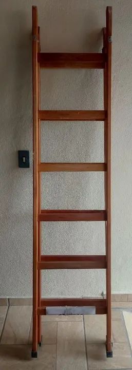 Escada de madeira para pintura