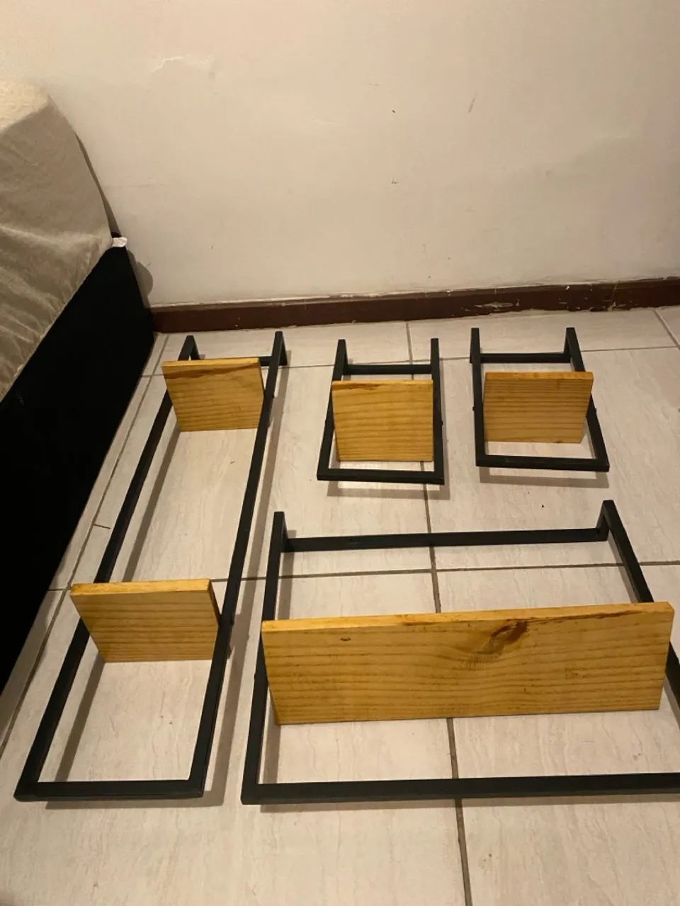 Prateleira de Parede em Metal e Madeira