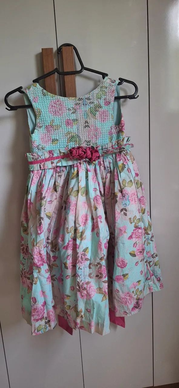 Vendo vestido de 5 a 7 anos