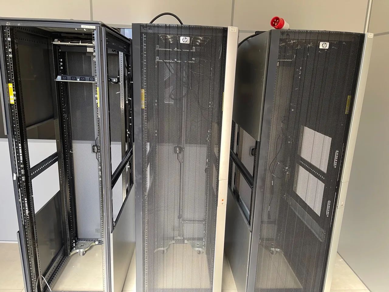 Rack HP 44u Completos c/ portas e laterais - Foto 2