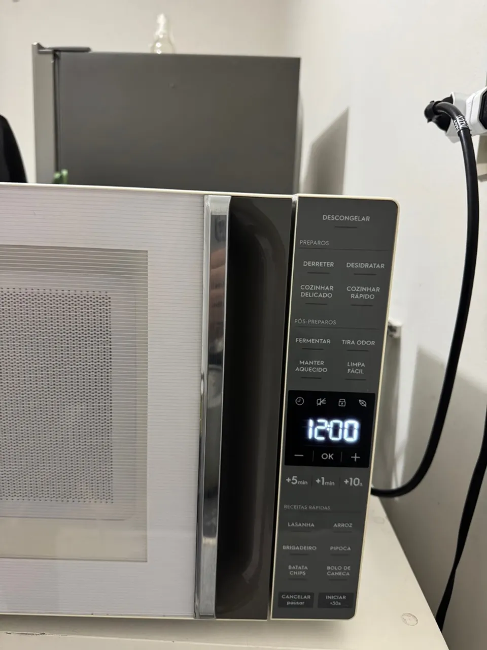 Micro-ondas Electrolux com diversas funções