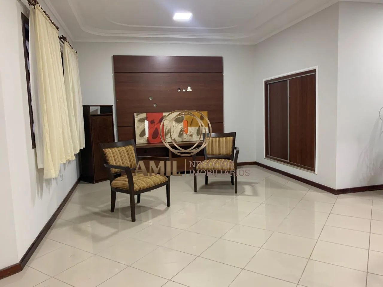 TT Aluga BELÍSSIMO Sobrado, 265 m², 4 Quartos, 1 Suíte, 3 Vagas, Quintal, Jardim América - - Foto 2