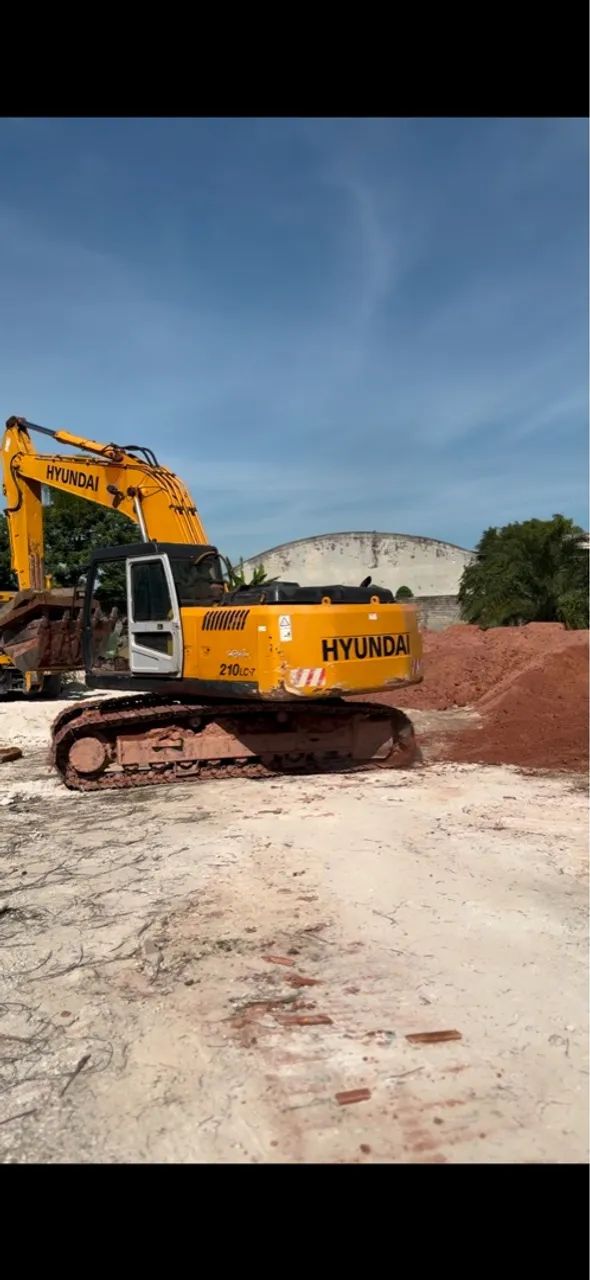 Escavadeira Hyundai 210LC-7 - Foto 4