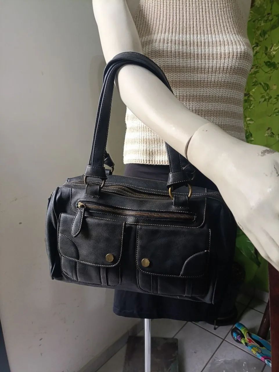 Bolsa de ombro - Julia Arnold - Clássica em Couro - Elegância e Estilo! - Foto 2