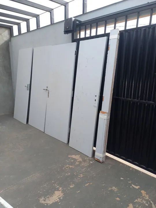 Portas de madeira usada